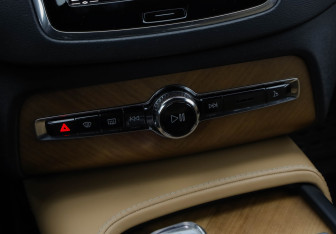 Подержанный автомобиль Volvo XC90 2019 года (20 фото)