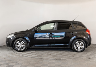 Подержанный автомобиль Kia Ceed Hatchback 2009 года (8 фото)