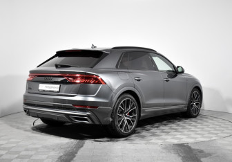 Подержанный автомобиль Audi Q8 2019 года (5 фото)