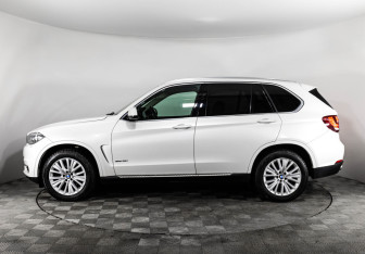 Подержанный автомобиль BMW X5 2016 года (9 фото)