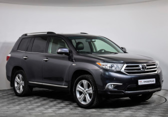 Подержанный автомобиль Toyota Highlander 2011 года (3 фото)