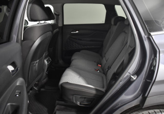 Подержанный автомобиль Hyundai Santa Fe 2021 года (12 фото)