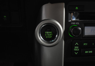 Подержанный автомобиль Toyota Land Cruiser Prado 2010 года (17 фото)