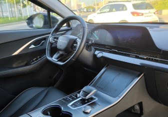 Подержанный автомобиль Omoda C5 2023 года (11 фото)