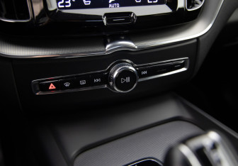 Подержанный автомобиль Volvo XC60 2020 года (15 фото)