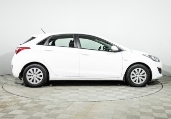 Подержанный автомобиль Hyundai i30 Hatchback 2015 года (4 фото)