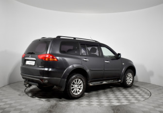 Подержанный автомобиль Mitsubishi Pajero Sport 2012 года (5 фото)
