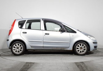 Подержанный автомобиль Mitsubishi Colt Hatchback 2008 года (4 фото)