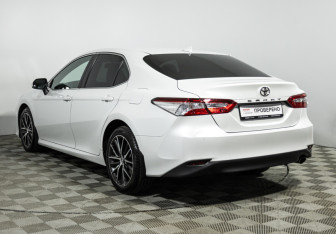 Подержанный автомобиль Toyota Camry Sedan 2018 года (7 фото)