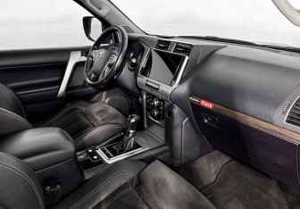 Подержанный автомобиль Toyota Land Cruiser Prado 2018 года (14 фото)
