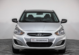 Подержанный автомобиль Hyundai Solaris Sedan 2013 года (2 фото)