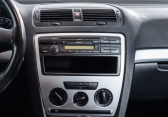 Подержанный автомобиль Skoda Octavia Liftback 2008 года (12 фото)