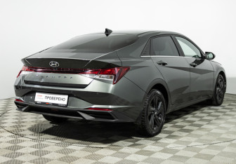 Подержанный автомобиль Hyundai Elantra Sedan 2020 года (5 фото)
