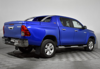 Подержанный автомобиль Toyota Hilux 2015 года (5 фото)