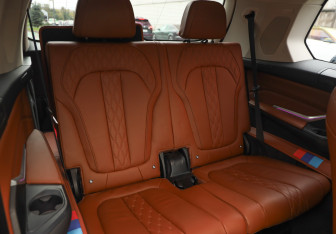 Подержанный автомобиль BMW X7 2020 года (34 фото)