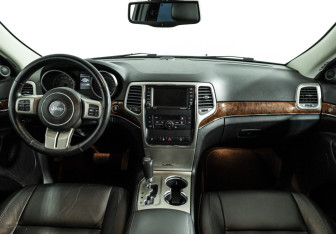 Подержанный автомобиль Jeep Grand Cherokee 2012 года (13 фото)