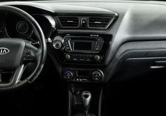Подержанный автомобиль Kia Rio Sedan 2012 года (14 фото)