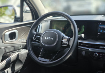 Подержанный автомобиль Kia Sorento 2024 года (12 фото)