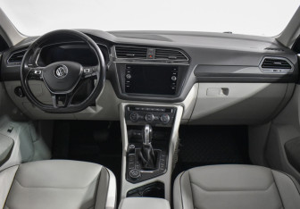 Подержанный автомобиль Volkswagen Tiguan 2017 года (14 фото)