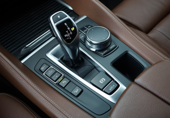 Подержанный автомобиль BMW X6 2017 года (22 фото)