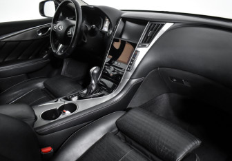 Подержанный автомобиль Infiniti Q50 2015 года (14 фото)