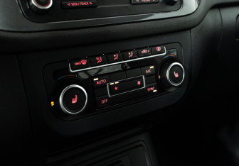 Подержанный автомобиль Volkswagen Tiguan 2013 года (17 фото)