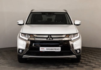 Подержанный автомобиль Mitsubishi Outlander 2017 года (2 фото)