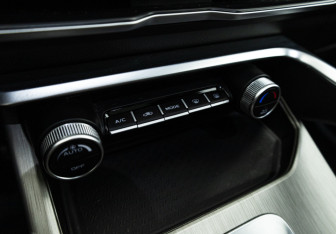 Подержанный автомобиль Geely Coolray 2023 года (17 фото)