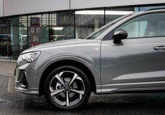 Подержанный автомобиль Audi Q3 2024 года (3 фото)