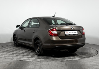 Подержанный автомобиль Skoda Rapid Liftback 2018 года (7 фото)