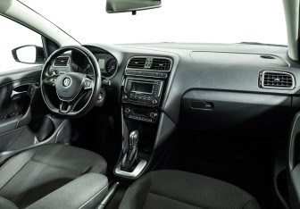 Подержанный автомобиль Volkswagen Polo Sedan 2017 года (9 фото)