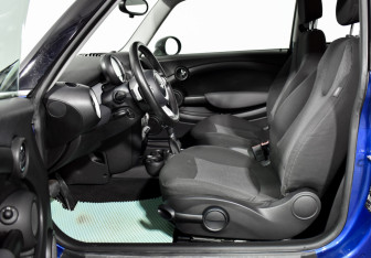 Подержанный автомобиль MINI Hatch 2008 года (10 фото)