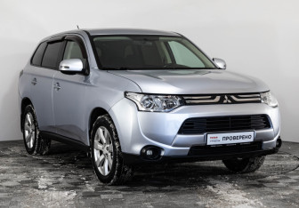 Подержанный автомобиль Mitsubishi Outlander 2013 года (3 фото)