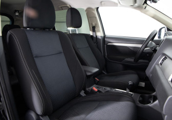 Подержанный автомобиль Mitsubishi Outlander 2016 года (16 фото)