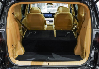 Подержанный автомобиль Voyah Dream 2023 года (34 фото)