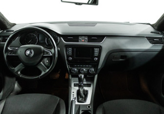 Подержанный автомобиль Skoda Octavia Liftback 2014 года (13 фото)