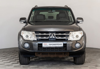 Подержанный автомобиль Mitsubishi Pajero 2012 года (2 фото)