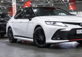 Подержанный автомобиль Toyota Camry Sedan 2021 года (6 фото)