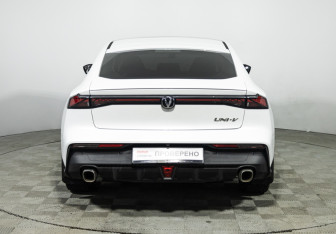 Подержанный автомобиль Changan UNI-V 2024 года (6 фото)