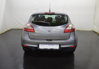 Подержанный автомобиль Renault Megane Hatchback 2009 года (6 фото)