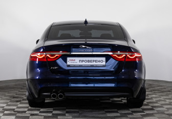 Подержанный автомобиль Jaguar XF Sedan 2016 года (7 фото)
