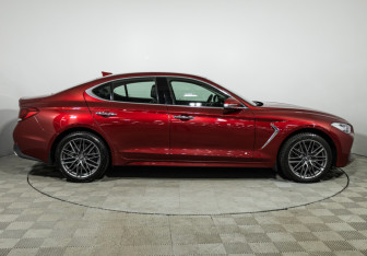 Подержанный автомобиль Genesis G70 2018 года (4 фото)
