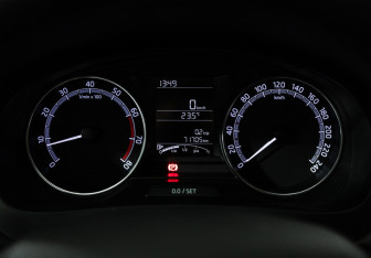 Подержанный автомобиль Skoda Rapid Liftback 2017 года (12 фото)