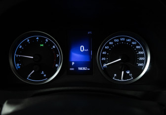 Подержанный автомобиль Toyota Corolla Sedan 2016 года (12 фото)