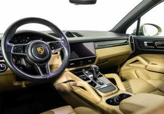 Подержанный автомобиль Porsche Cayenne 2019 года (11 фото)