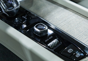 Подержанный автомобиль Volvo XC60 2019 года (24 фото)