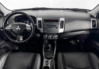 Подержанный автомобиль Mitsubishi Outlander 2011 года (15 фото)