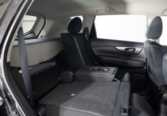 Подержанный автомобиль Nissan X-Trail 2015 года (15 фото)