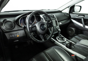 Подержанный автомобиль Mazda CX-7 2008 года (11 фото)