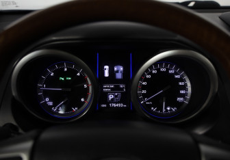 Подержанный автомобиль Toyota Land Cruiser Prado 2014 года (11 фото)